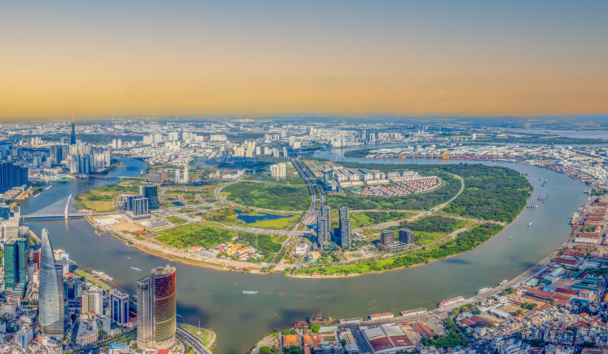 Toàn cảnh bán đảo Thủ Thiêm và sông Sài Gòn nhìn từ trên cao