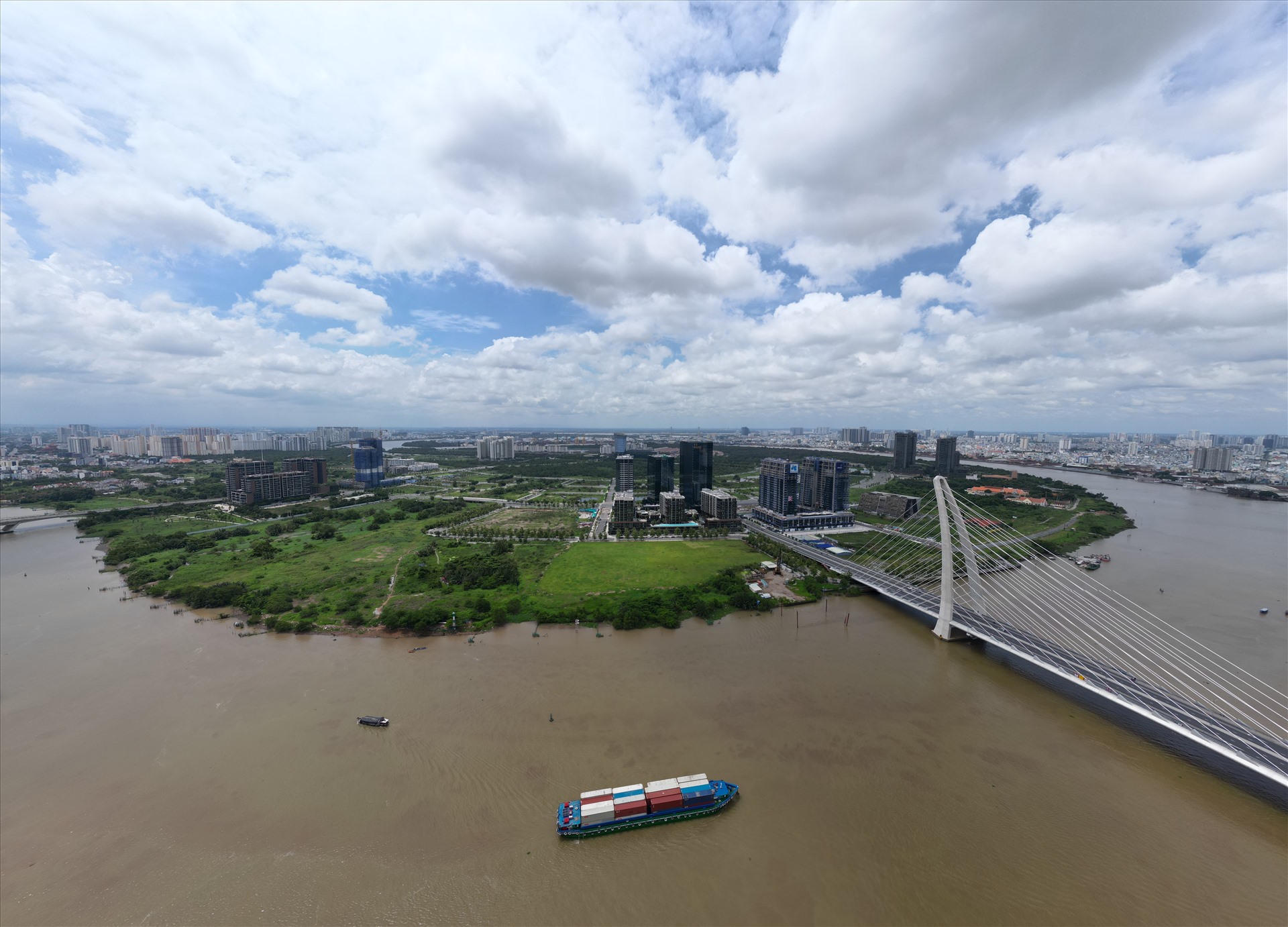 Cầu Ba Son Thủ Thiêm từ flycam